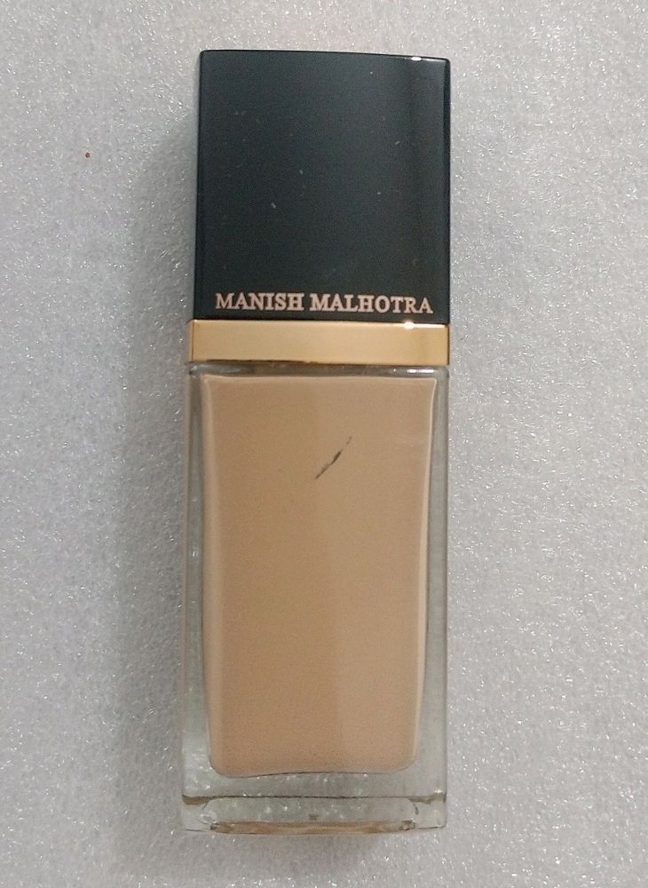 Manish Malhotra Neutral Ivory Foundation.