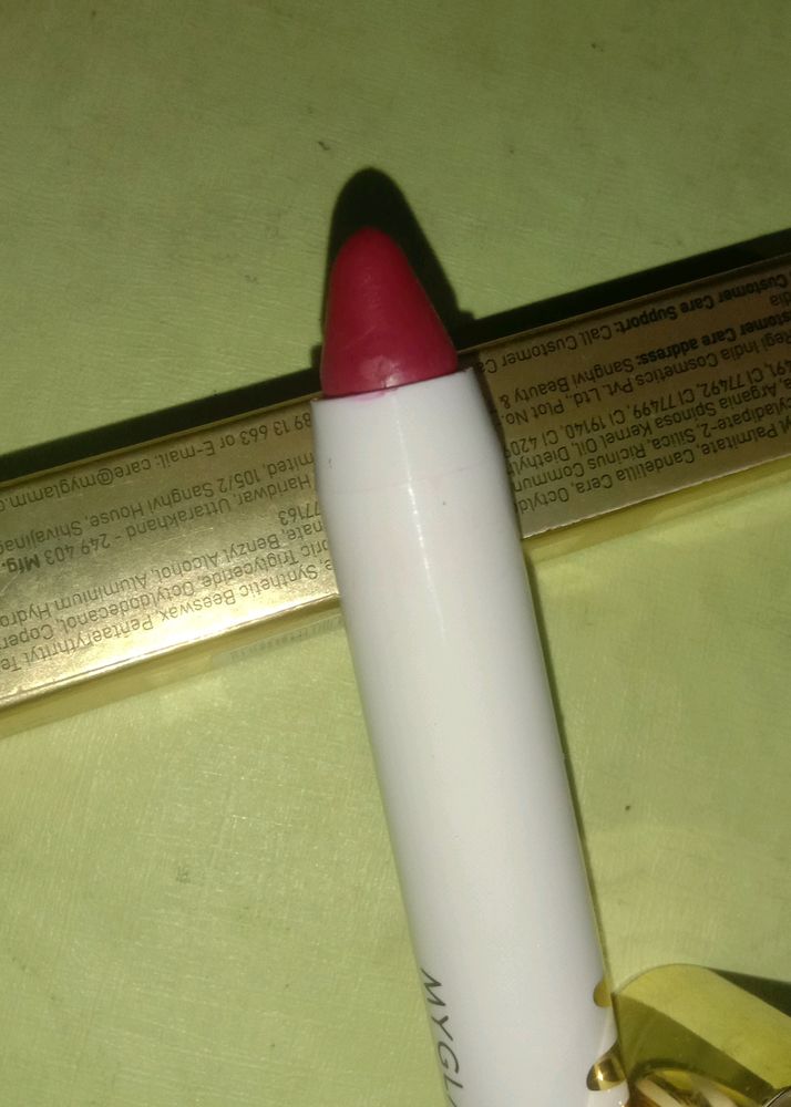 Myglamm Moisturizing Matte Lip Crayon