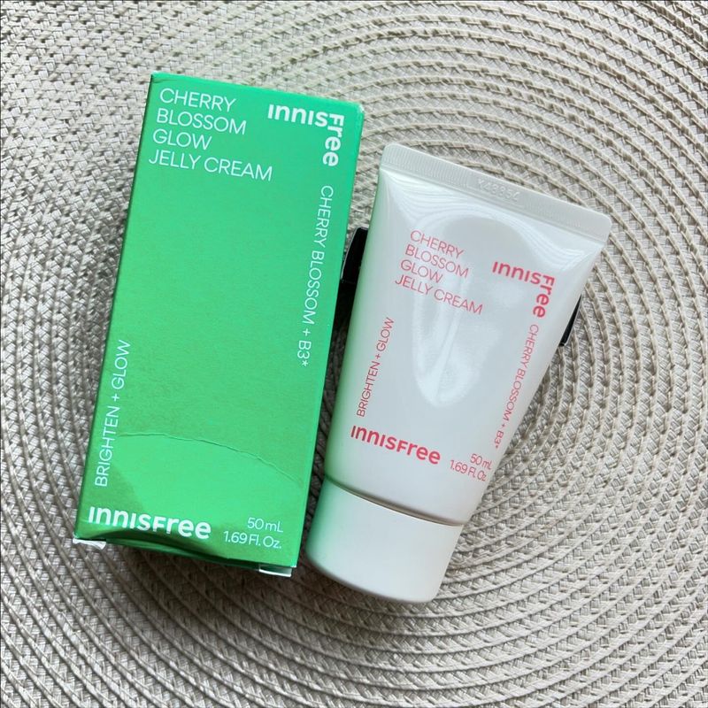 Innisfree cherry blossom jelly cream