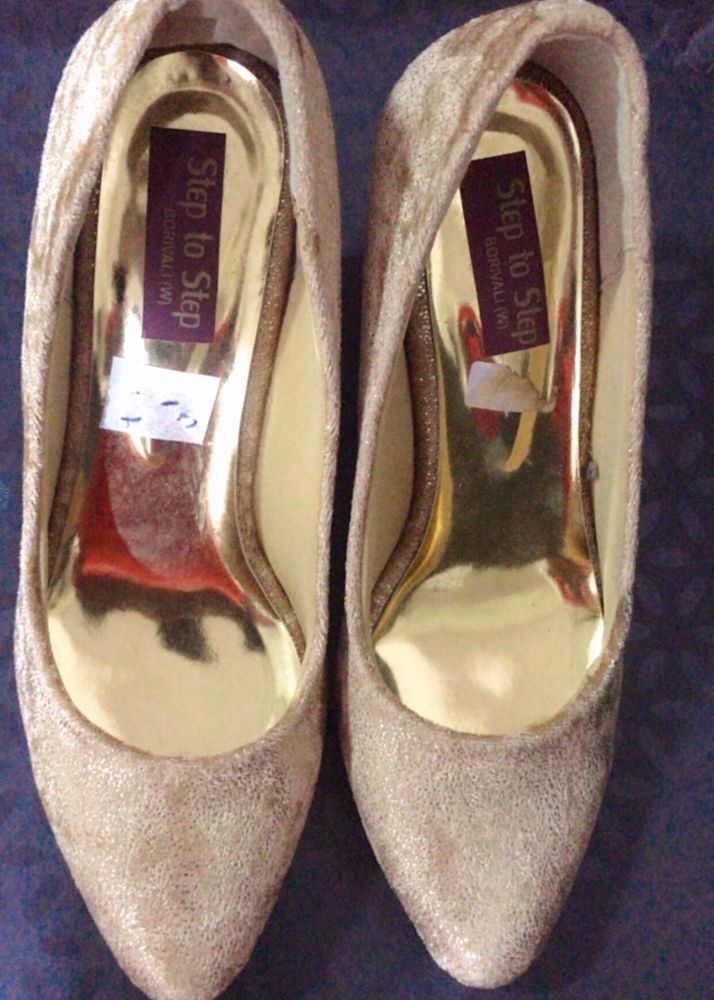 Golden Heels 👠👠 New Excellent Condition