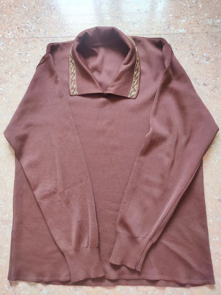 Sweatshirt With Collar