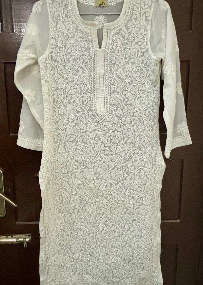 Ada Lucknowi  Embroidered Chikankari Kurta