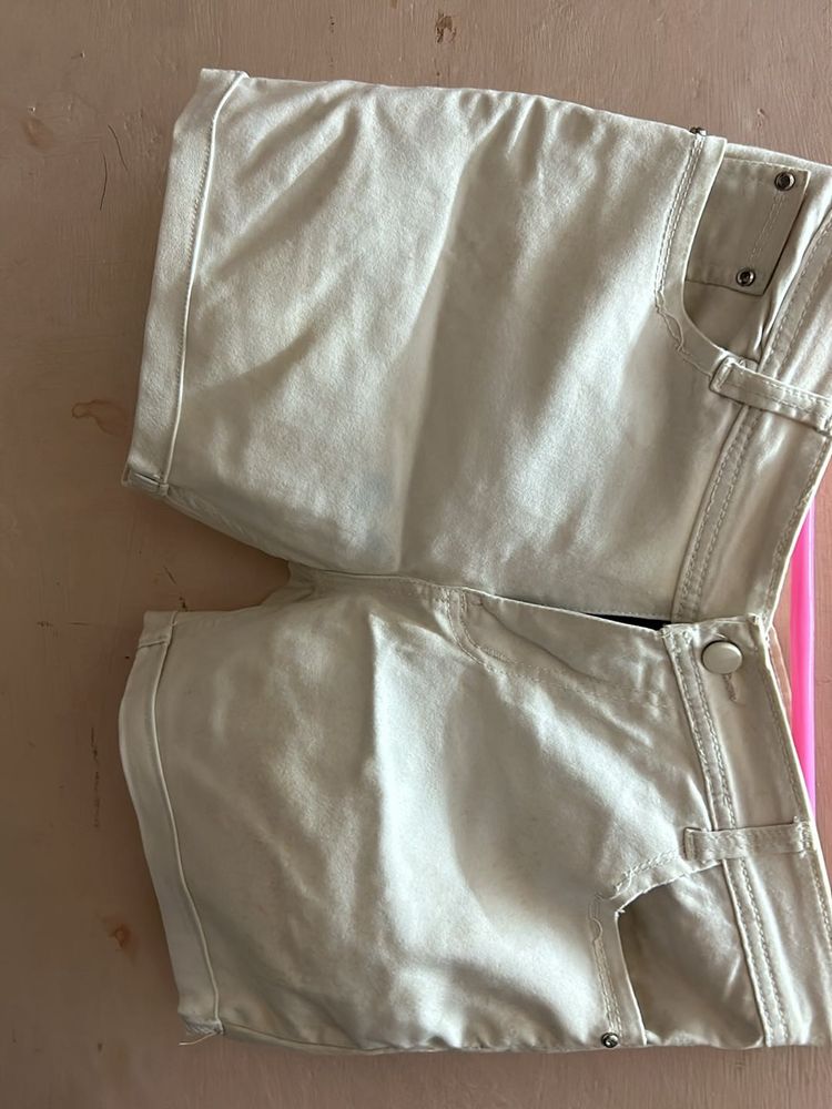 White Denim Shorta