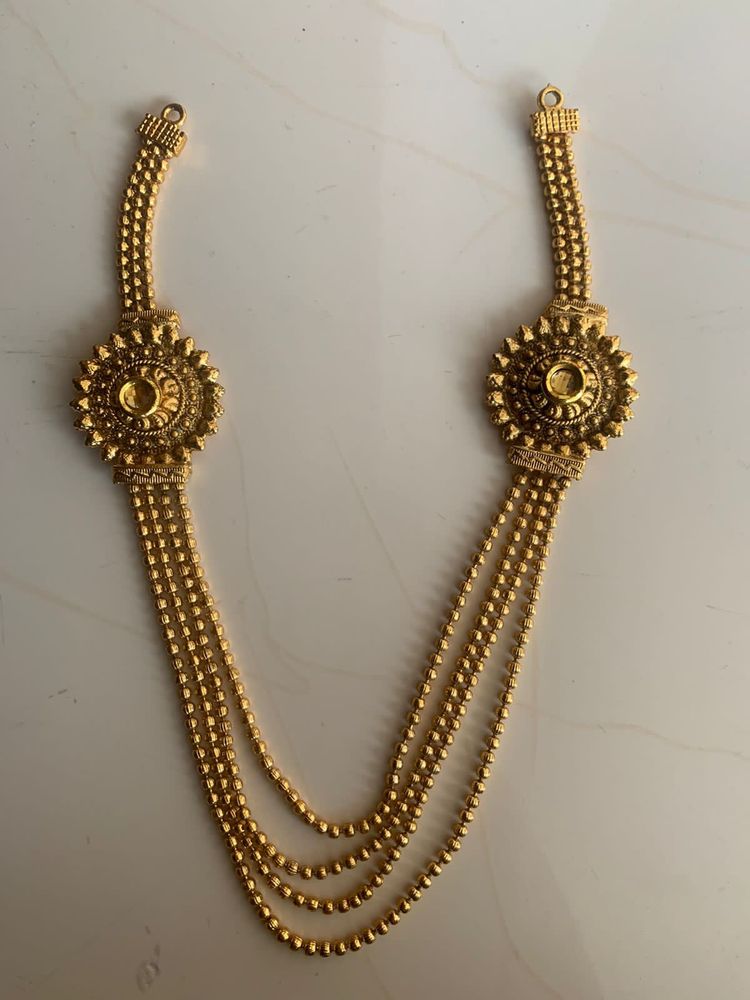 Fashionable Neckpiece