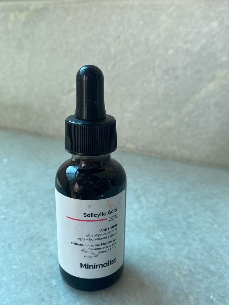 Minimalist 2% Salicylic Acid Serum For Acne, Black