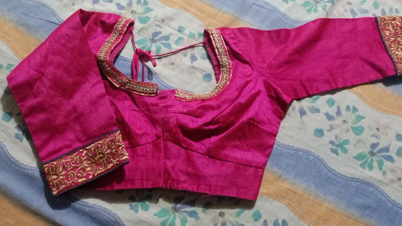 Pink Blouse For Women With Sleeves Of Works