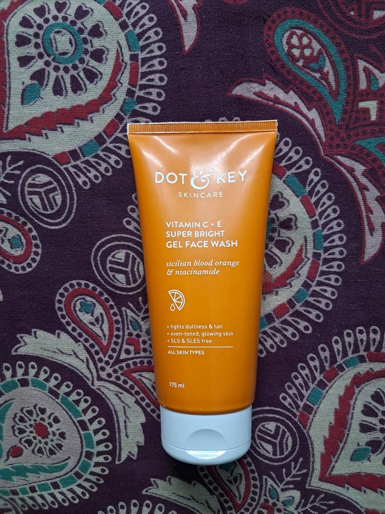 Dot and Key Vitamin C E Super Bright Gel Face Wash