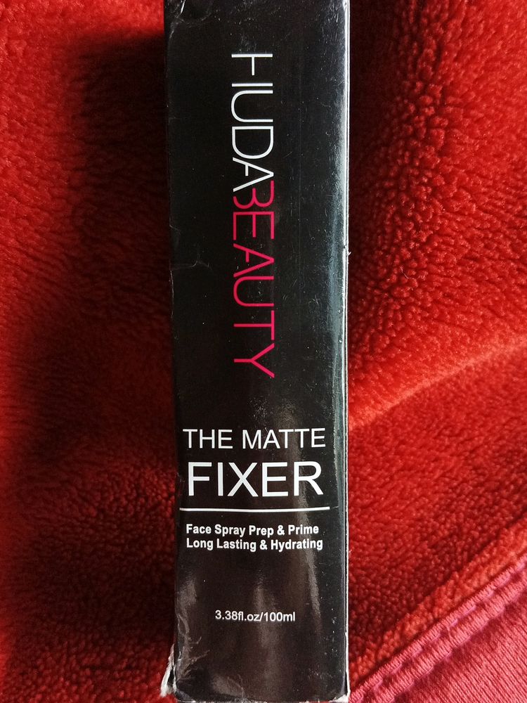 Huda Beauty The Matte Fixer