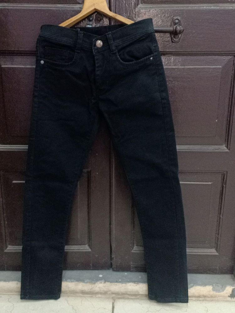 A Black Coloured Solid Casual Jeans