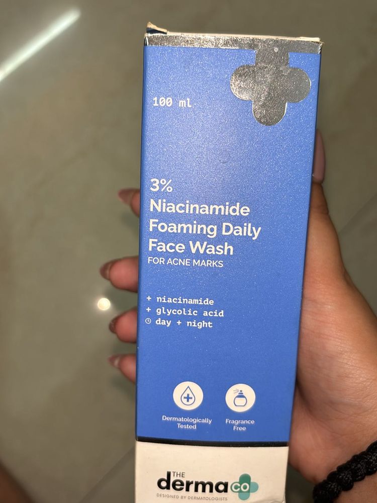 Derma Co Niacinamide Foaming Facewash