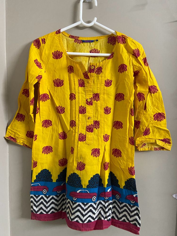 Abstarct rajasthani short kurti