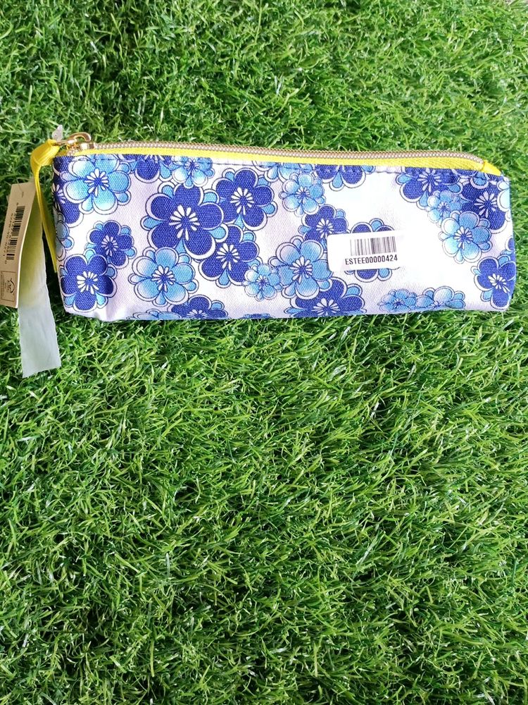 Estee Lauder Pouch