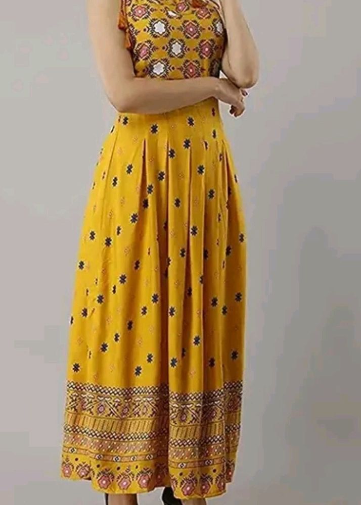 Wome Beautiful Yellow Sleeveless Gown