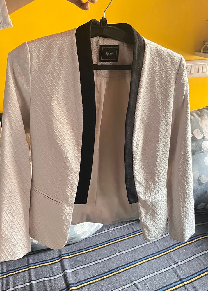 Sale! Sale!! Sale!!! Branded White Blazer🤍