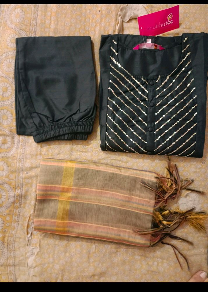 Anubhutee Kurta Set With Dupatta