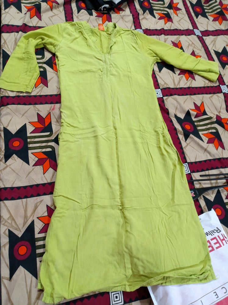 V-neck kurta