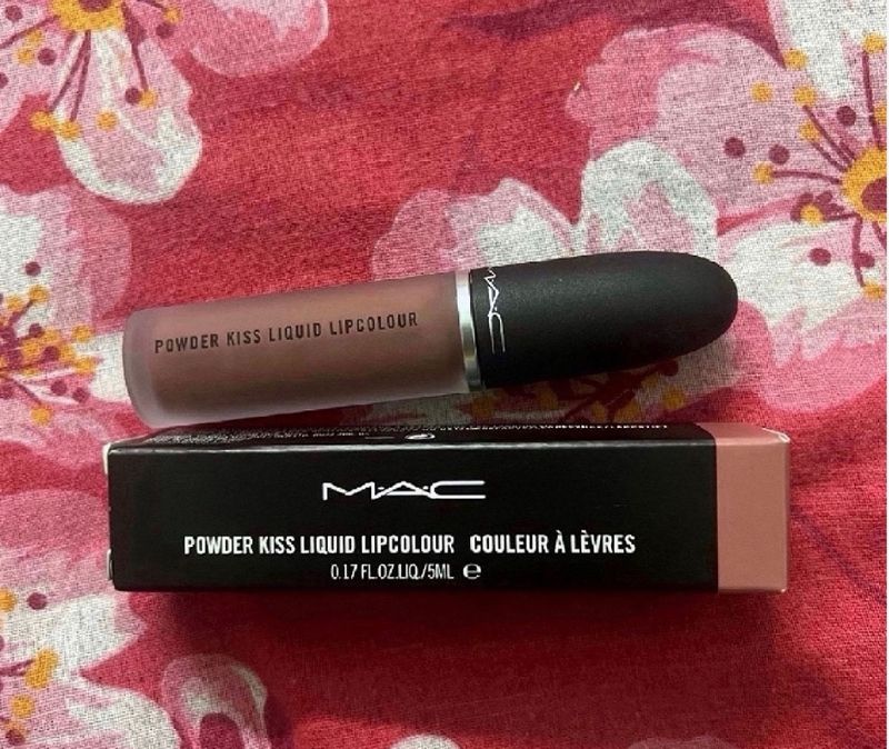 Powder Kiss Liquid Lipstick "Date-Maker”