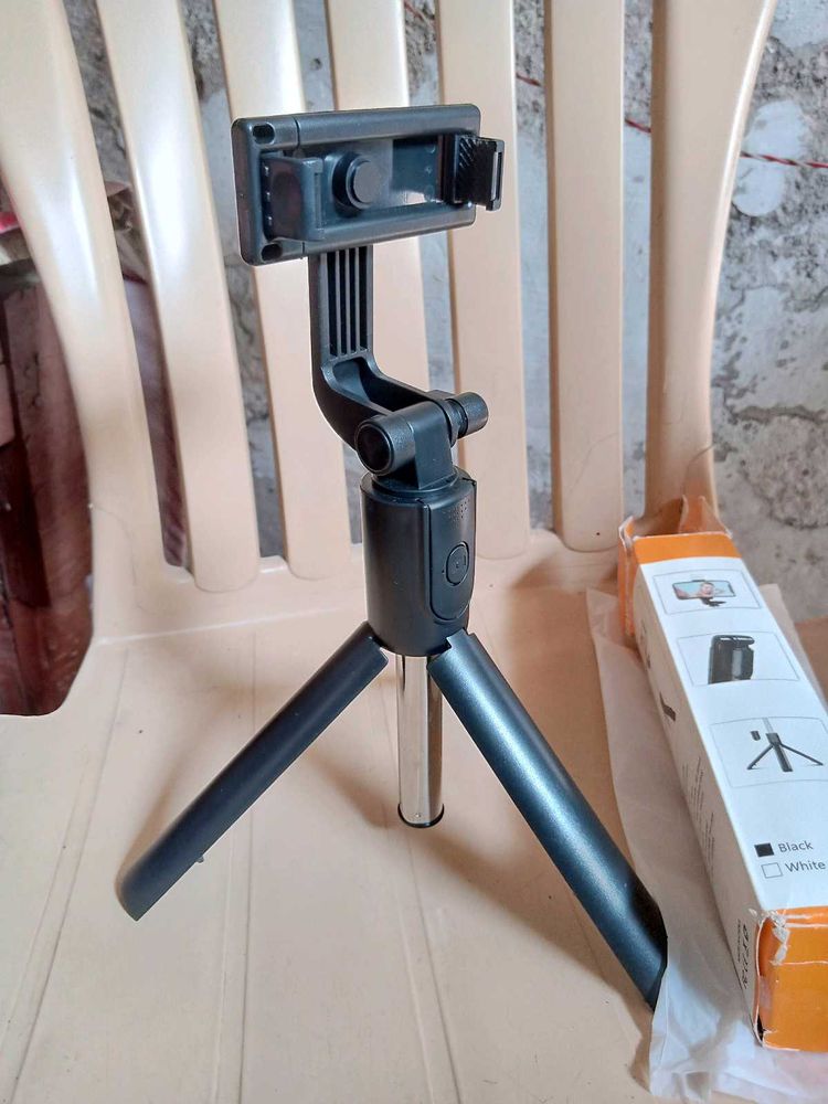 Wireless Bluetooth R1S Tripod With Selfie Stick