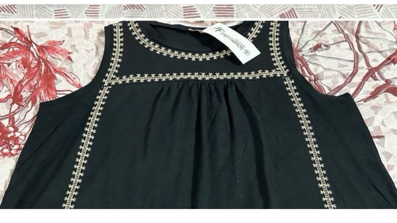 Cotton Sleeveless Black Kurta For Party And Outing