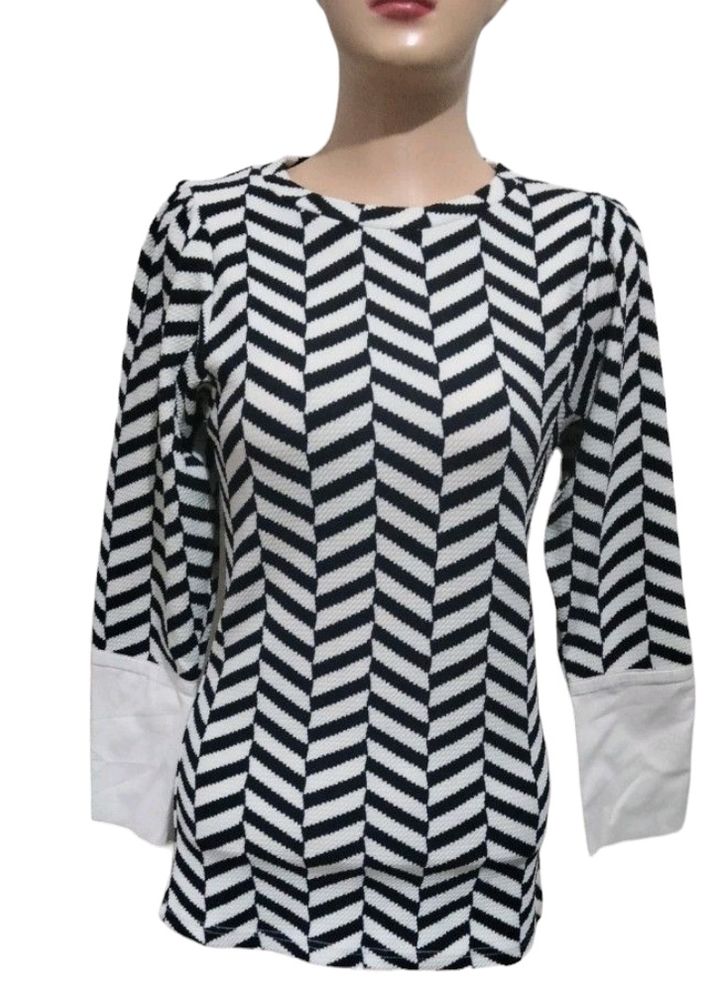 Zigzag top