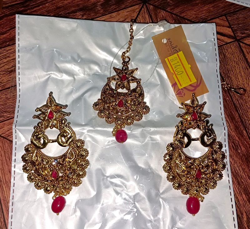 Beautiful Earings With Mangtikka