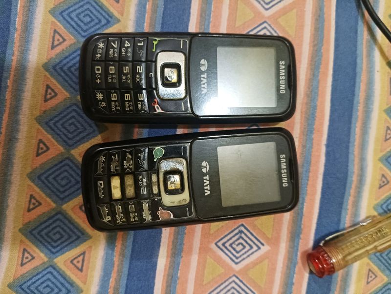3 Old Phones