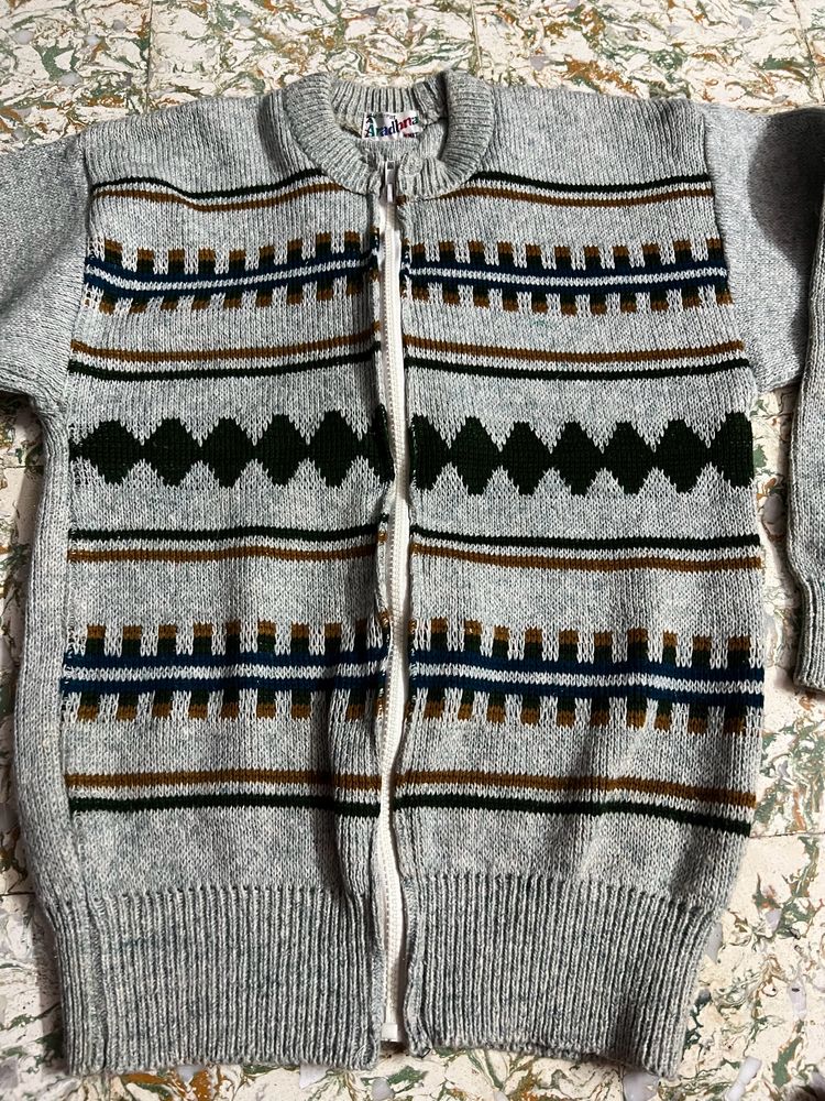 Men sweater in excellent condition