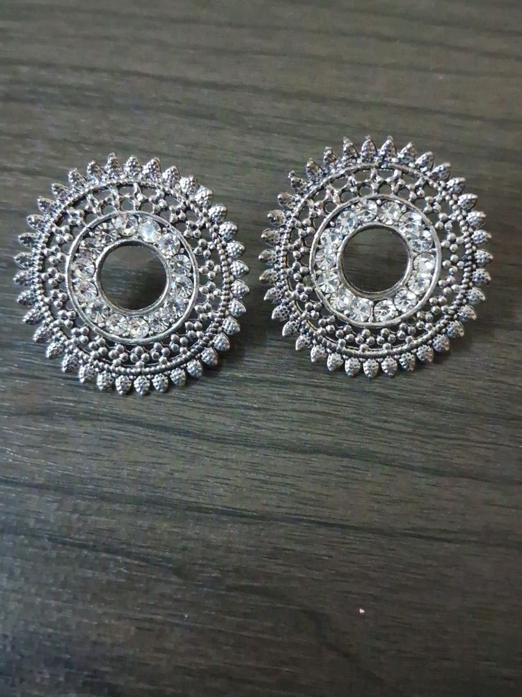 CLUSTER STUD Earrings