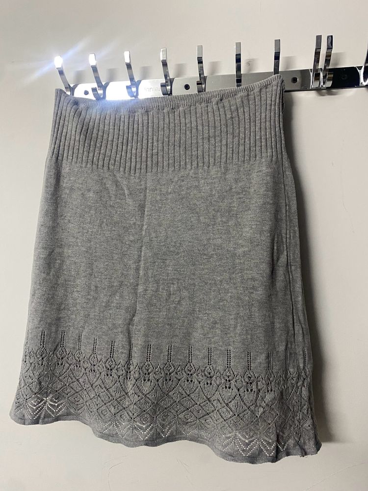 Comfortable Grey Knee-Length Skirt