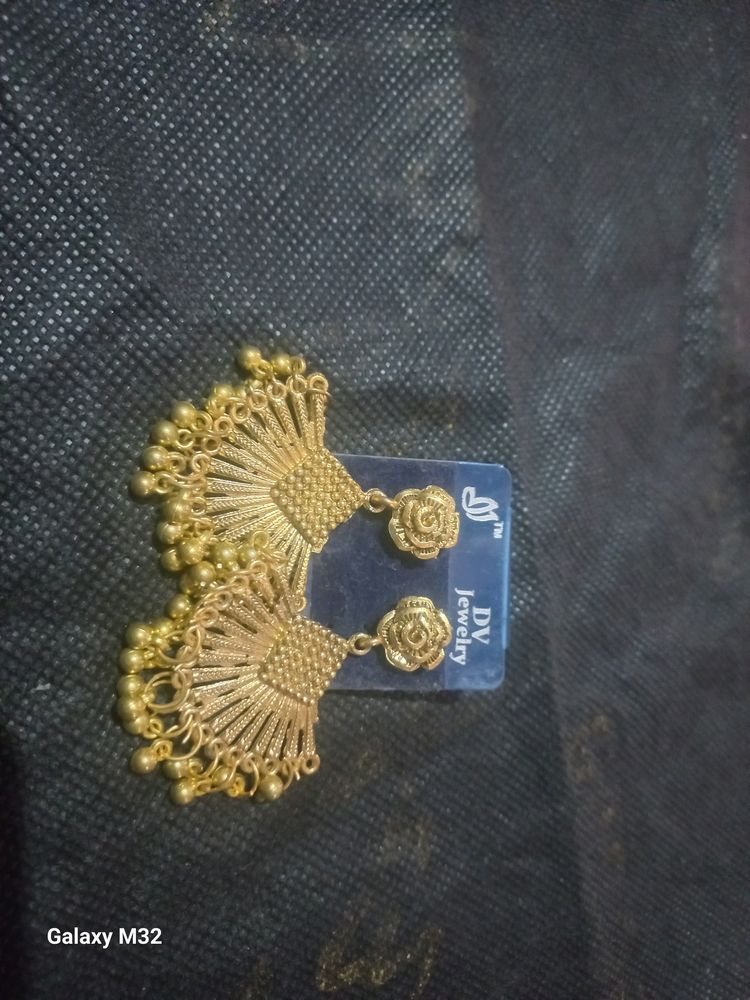 Jumki Type Earings