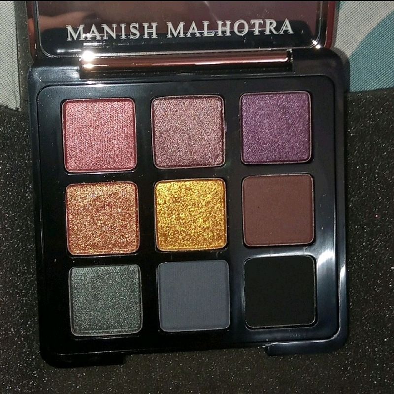 Price drop.Manish malhotra Eyeshadow palette