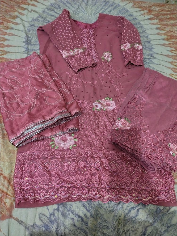 Pakistani Kurta Set With Dupatta