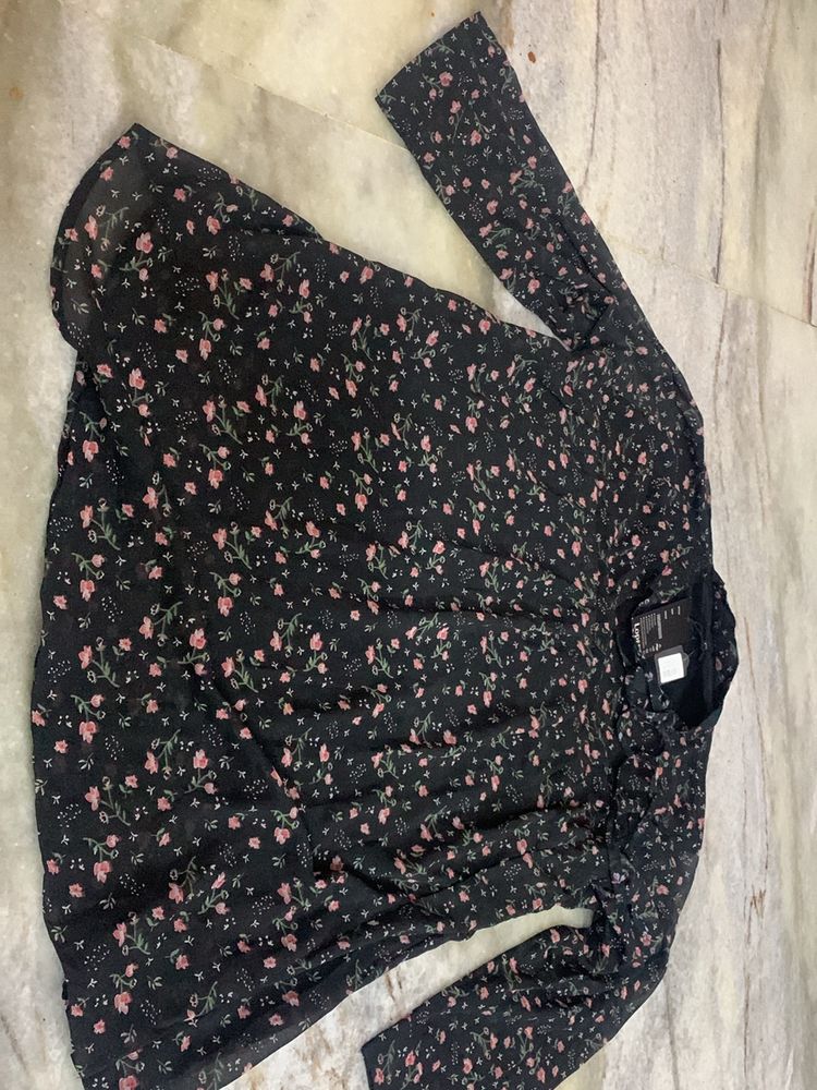 Black tshirt with floral prints