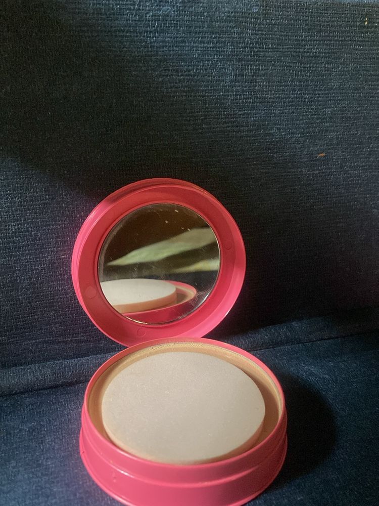 Huda Beauty BB Compact