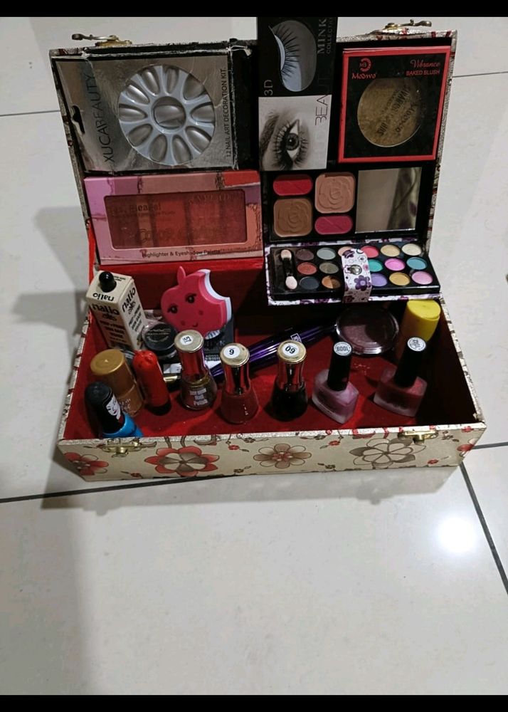 Makeup Kit With Venity Box