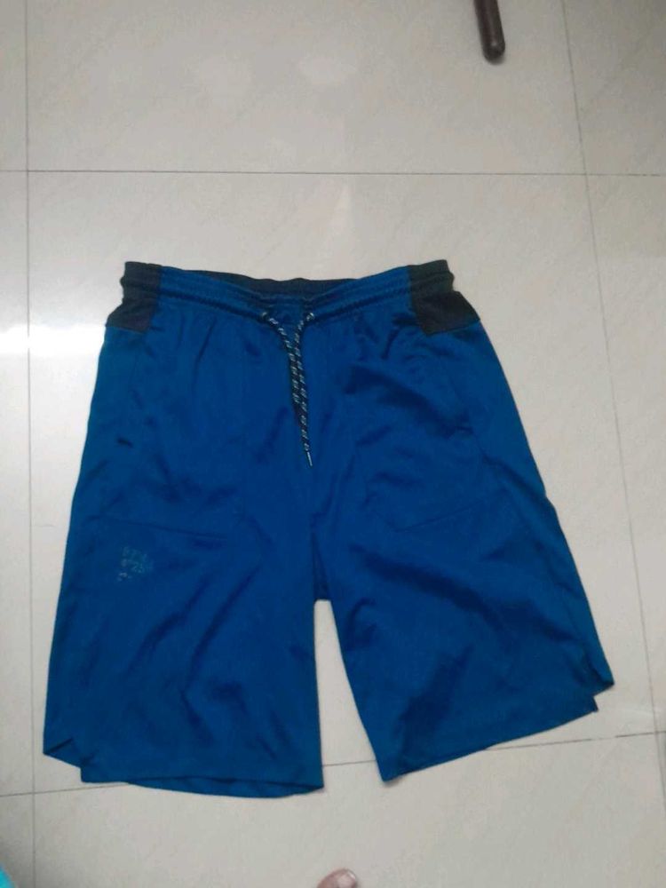 Max Boys Short 15 To 16 Years Used