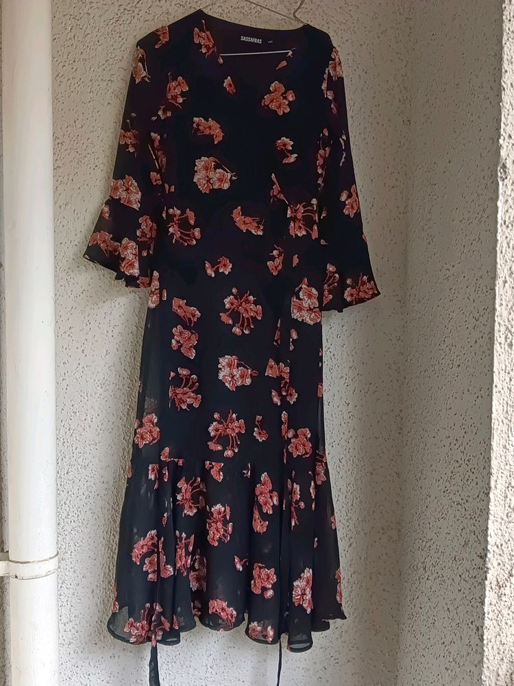 SASSAFRAS BLACK FLORAL DRESS