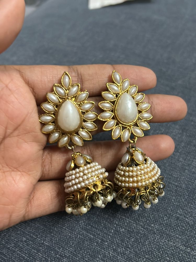 White And Golden Jhumke