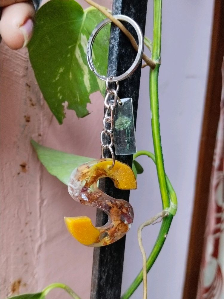 S Resin Keyring