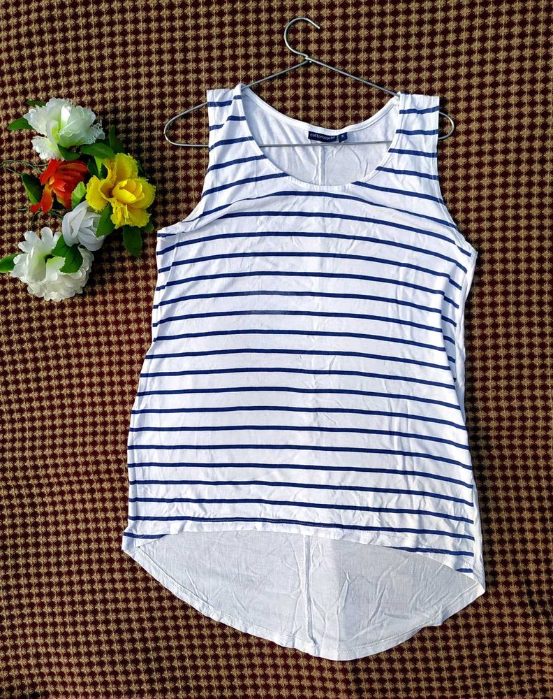 Sleeveless T-shirt