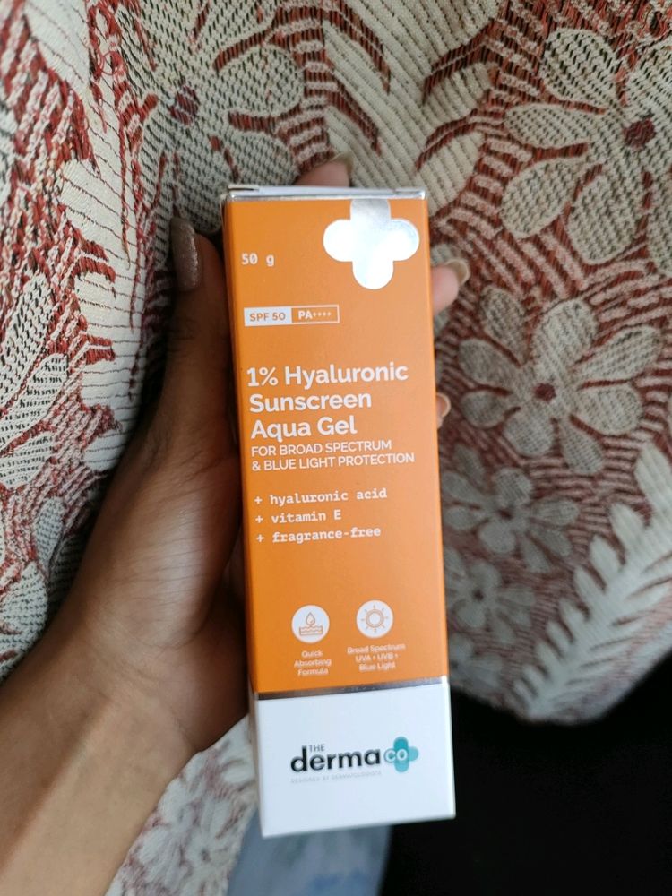 The derma co 1% hyaluronic acid sunscreen