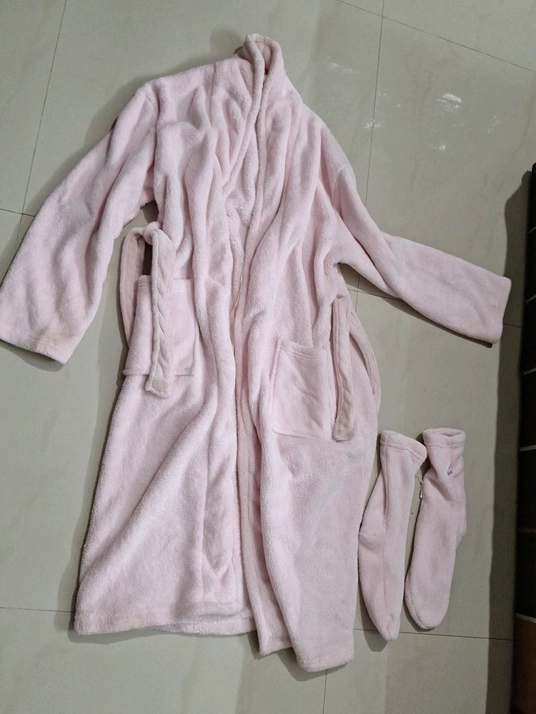 Exotic Soft Bath Robe With Socks