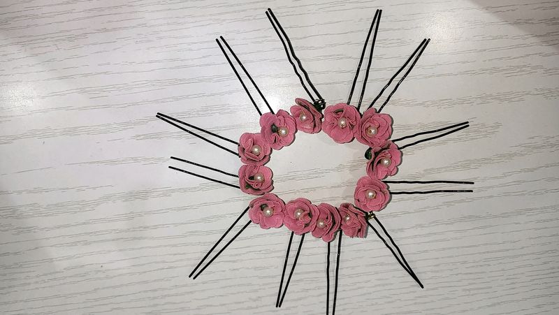 Juda Flower Pins