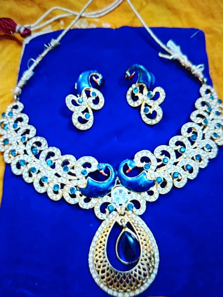 Blue necklace with Earrings