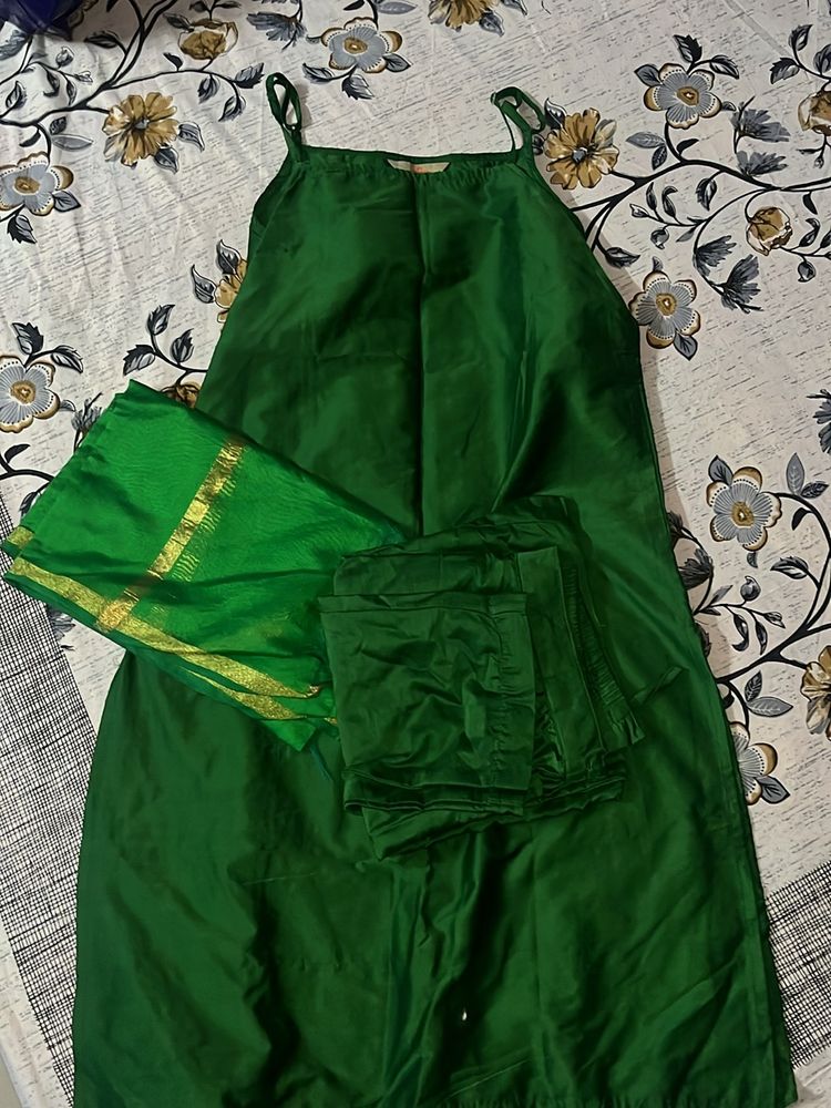 Sleeveless Green Strap Kurta Set