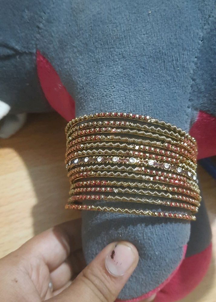 Red and golden bangle set