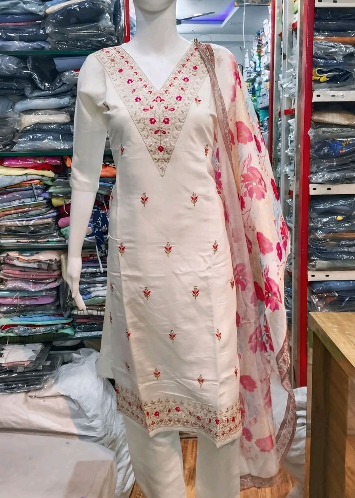 Kurti Pent Chunni