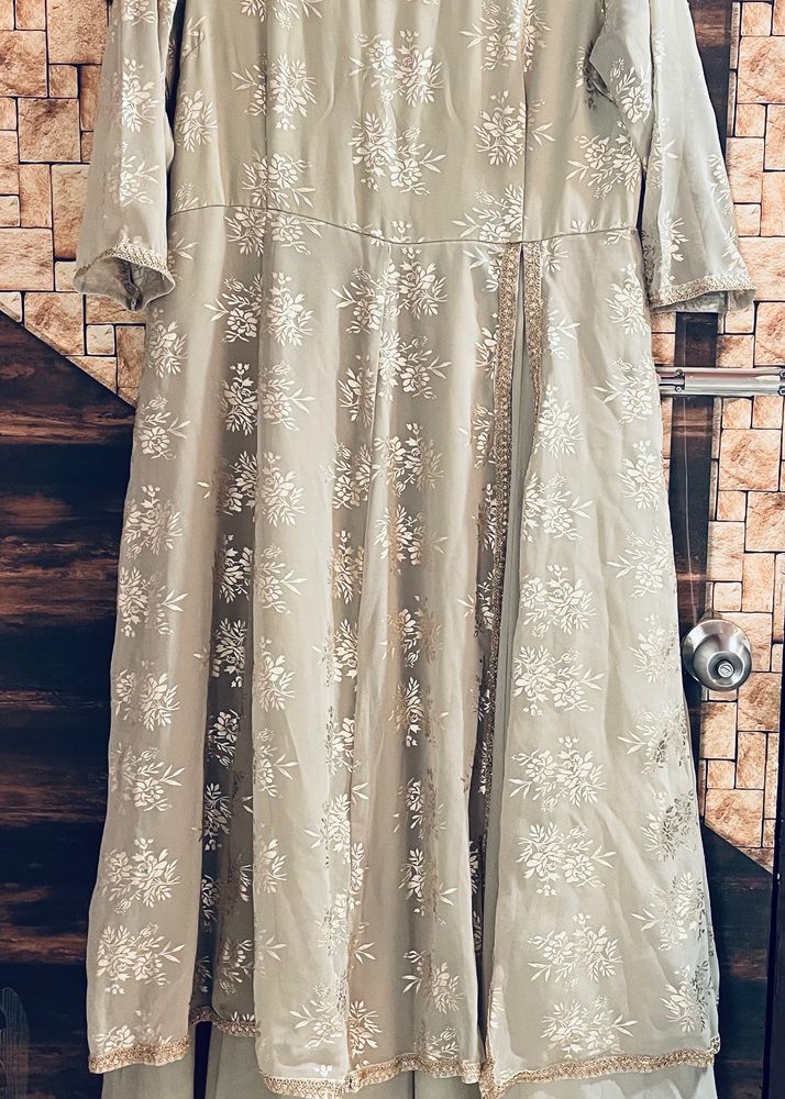 Lobaanya Embroidered Kurta With Slit