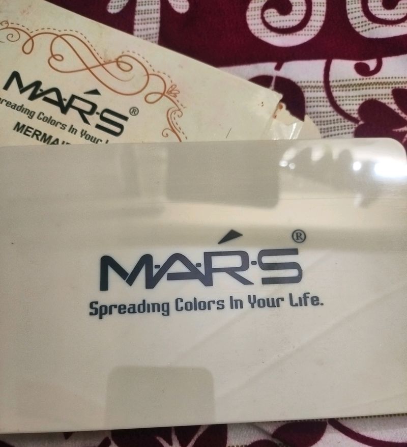 Mars 39 pan Eyeshadow pallete