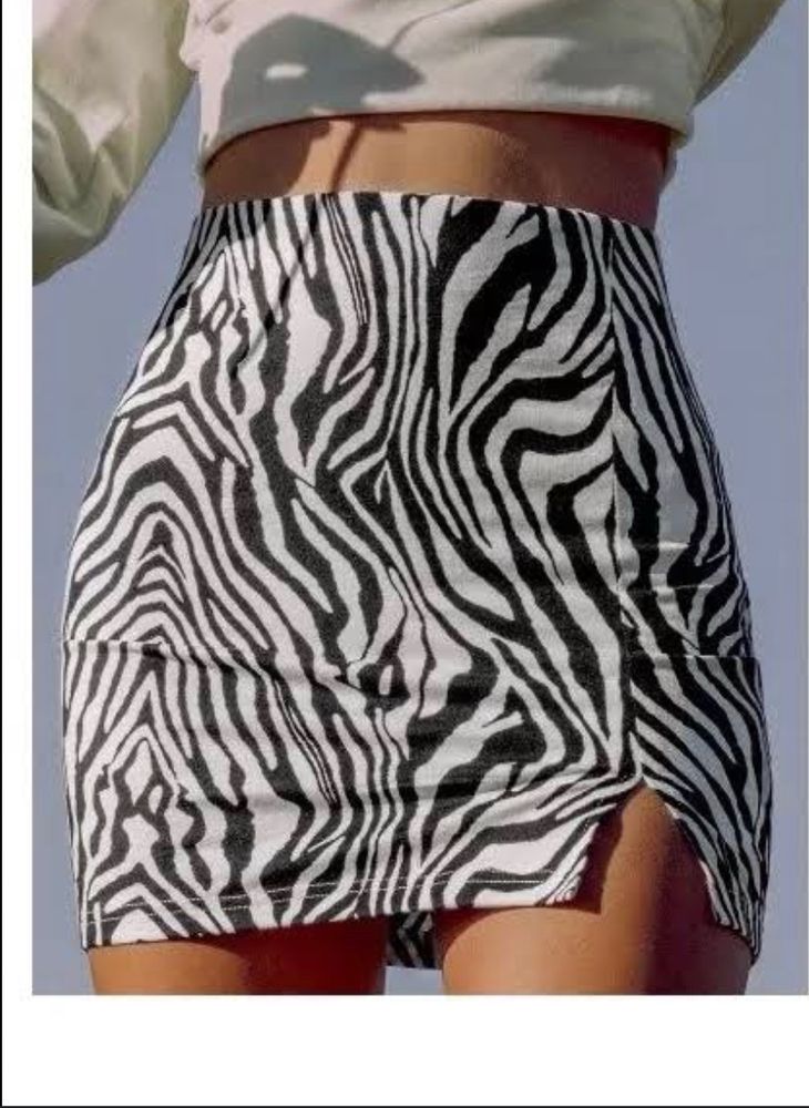 SSS ZEBRA  MINI SKIRT 💗(w Tag)